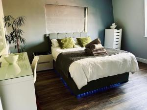 Plymouth city centre apartment near Theatre Royal