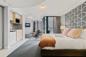 KozyGuru | Haymarket | Quiet City Studio