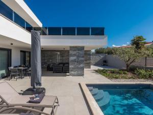 Amazing holiday home in Novigrad with bubble bath 