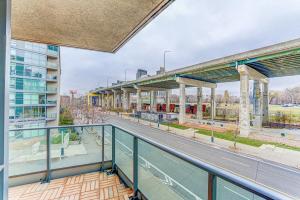 Prime City Pad 2 Bedroom with CN Tower View