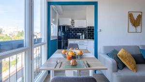 Bleu Paon - WelcHome - WIFI haut débit, vue dégagée, calme et confortable