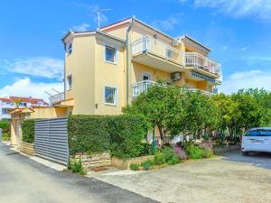Sea-view apartment in Kastel