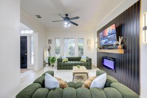 Amazing Getaway Home - 4 Bedrooms 2,5 Baths - West Houston, Katy, Richmond - Huge Pool, Mini-Golf, PingPong, Billards, BBQ, Katy Asian Town, Typhoon Waterpark, King Bed