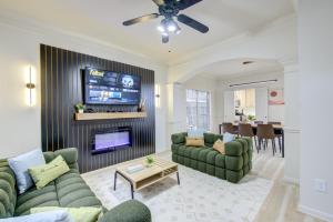 Amazing Getaway Home - 4 Bedrooms 2,5 Baths - West Houston, Katy, Richmond - Huge Pool, Mini-Golf, PingPong, Billards, BBQ, Katy Asian Town, Typhoon Waterpark, King Bed