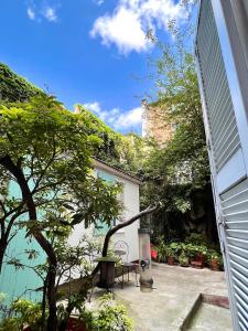 Secret garden studio - steps from Rue Lepic