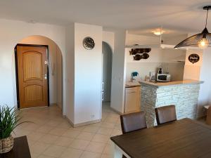 Appartements T2 clim 54m2, 17m2 de terrasse tres belle vue mer : photos des chambres