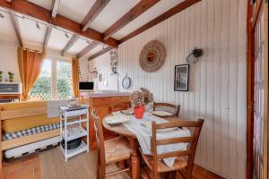 Escapade calme avec piscine à 400m de la plage