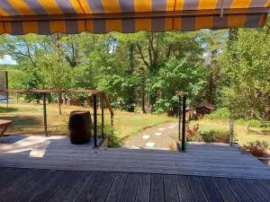 Chalet au milieu de la forêt avec lac à proximité - Castéra-Lectourois