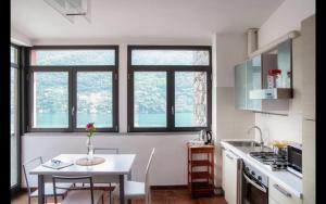 Riflessi sul Lago Apt Laglio - Alba