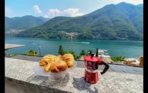 Riflessi sul Lago Apt Laglio - Alba