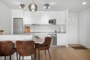 Stunning flat with pool and padel in Wellingtonia by Costarentals - M4