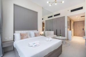 Brand New BuildingCzechinStudio City