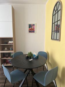 Stylish newly renovated apt feels like second home