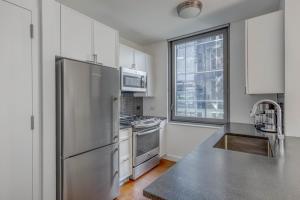 Blueground Hudson Yards gym rock wall arcade NYC-1453