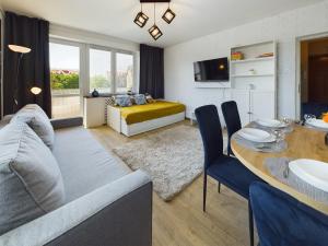 Beautiful Apartment for 6 people Located 550 m from the Beach by Noclegi Renters