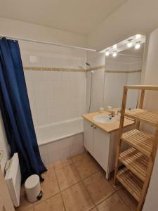 Appartements T2 proche Cite medievale, piscine, parking : photos des chambres
