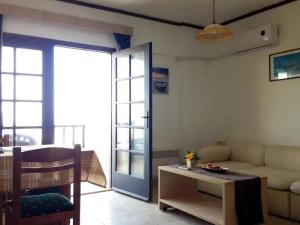 Sea View Apartment in a Great Location!!