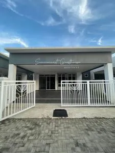 Summerwest Guesthouse - Tanjong Pasir