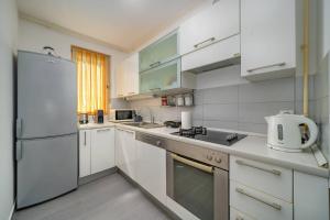 Cityscape Comfort Apartment With Garage - Happy Rentals