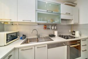 Cityscape Comfort Apartment With Garage - Happy Rentals