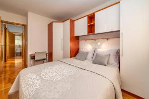 Cityscape Comfort Apartment With Garage - Happy Rentals