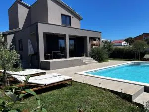 Summer Holidays Villa - Škatari