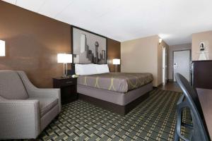 King Room with Bath Tub - Mobility Accessible/Non-Smoking room in Super 8 by Wyndham Grand Prairie North