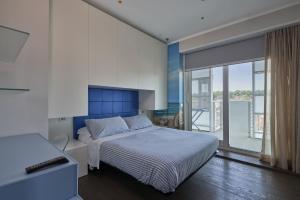 Luxury Apartment with Parking by Host Hero