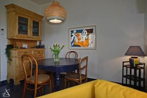 Le menhir bleu, gîte 2 personnes de plain-pied à Wéris