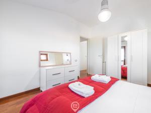 Iris Apartment img12