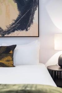 Modern Escape at The Rubik & Rooftop Pool, AC