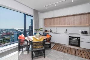 Modern Escape at The Rubik & Rooftop Pool, AC