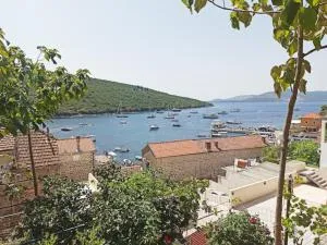 A Little House In The Bay - Gobovići