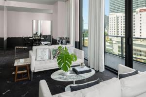 Dua Miami, Autograph Collection