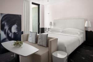 Dua Miami, Autograph Collection