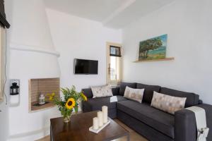 Nicolia Home Sea View, Jacuzzi, Walk to Centre