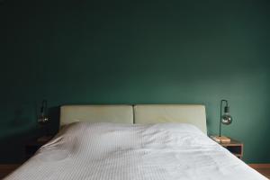 Close to Airport 5 Bedroom Villa by the Sea