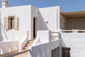 Nicolia Home Sea View, Jacuzzi, Walk to Centre