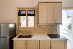 Nicolia Home Sea View, Jacuzzi, Walk to Centre