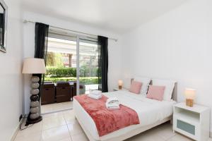 Cristal Croisette YourHostHelper