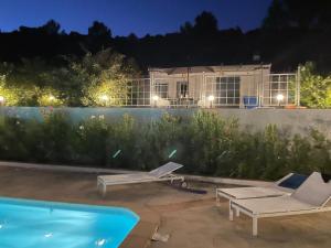 Maisons de vacances Les Iris Villa Piscine chauffee 6 pers : photos des chambres