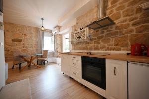 George Apartment