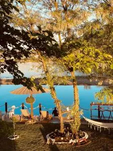 Drinski kej - Ploča