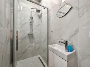 Budapest Synagogue Holiday 8PPL 2Br 2Bth