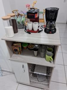 Apto no Jd Indaiá com piscina a 300m da praia