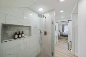 Live on Newport Back Bay