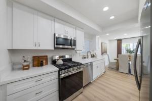 Live on Newport Back Bay