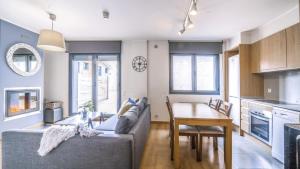Superior Two Bedroom Apartment with Fireplace for 7 persons. 5 min Walking to Ski Area room in Tarter Mountain Suites