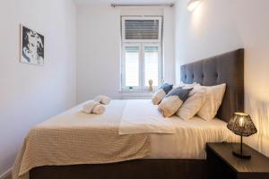 Nikos Apartment URBAN STAY