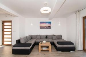 Villa Meadow with swimming pool